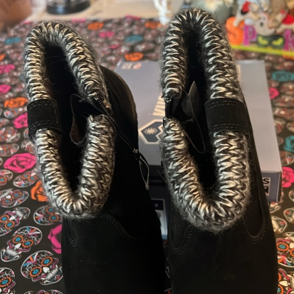 π Khombu Women's Laura All Weather Suede Leather Ankle Boots - Picture 16 of 17